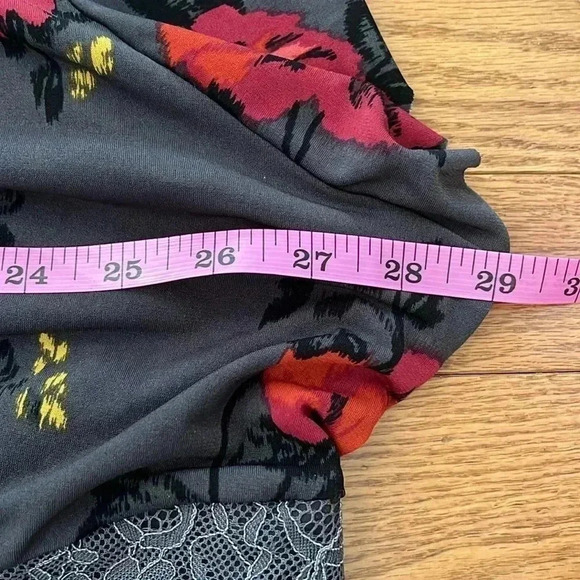 [5/5XL]Torrid Studio Knit Crew Neck Lace Inset Short Sleeve Peplum  Top - Picture 7 of 10